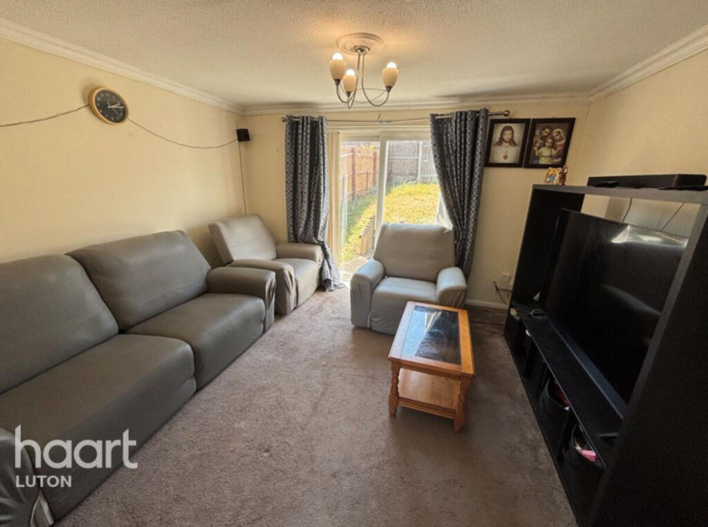 House in Luton - View 3