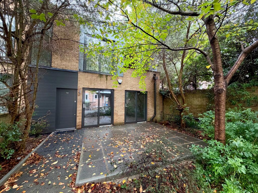 Main image of property: Embassy Lodge, Green Lanes, London, N16