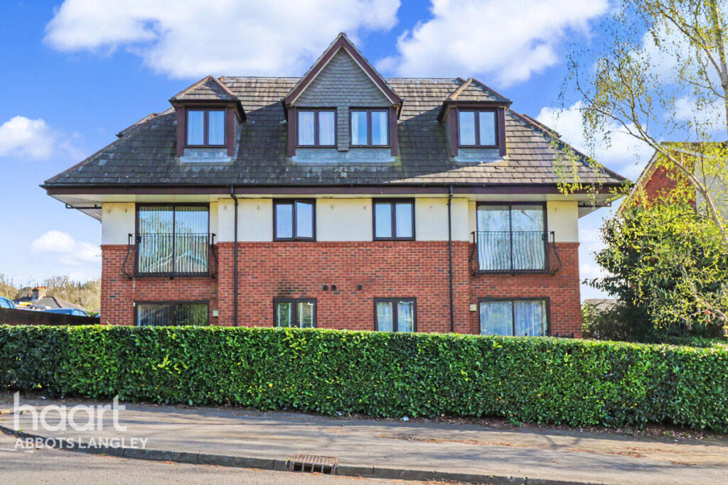 2-bed flat on 168, Queensway, Hemel Hempstead, £250,000