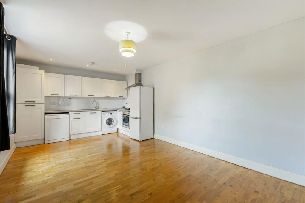 Apartment in Watford - View 4