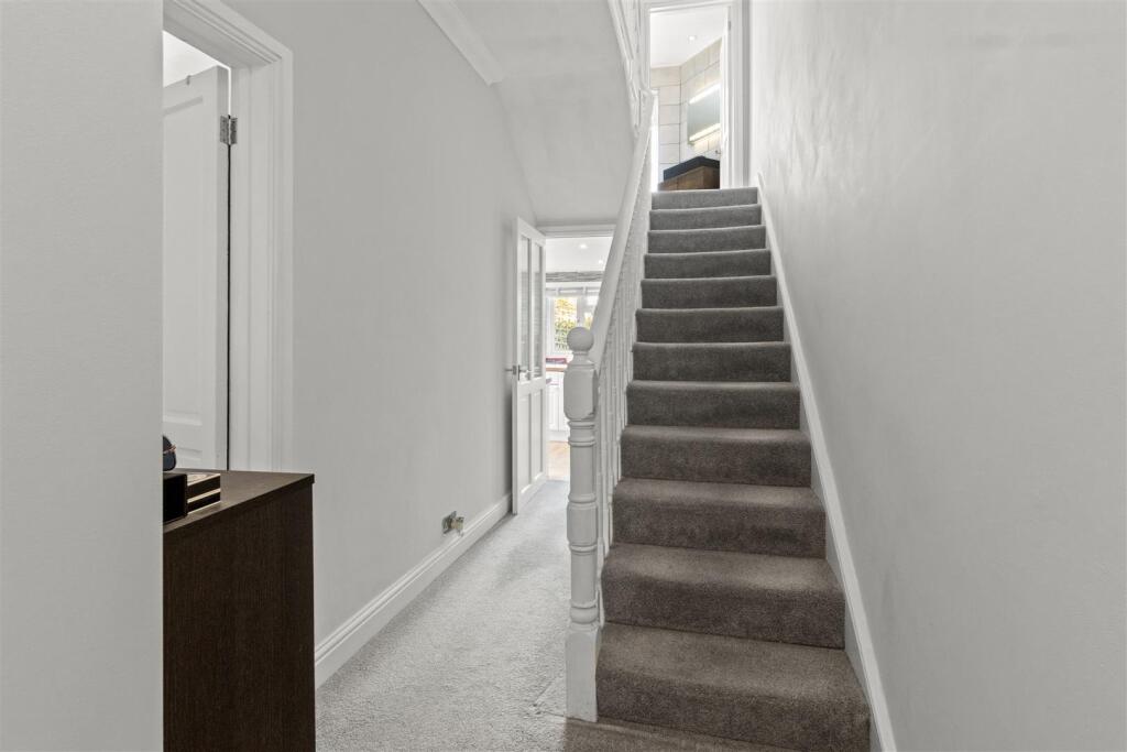 House in Eastbourne, Seaside, Roselands - View 4