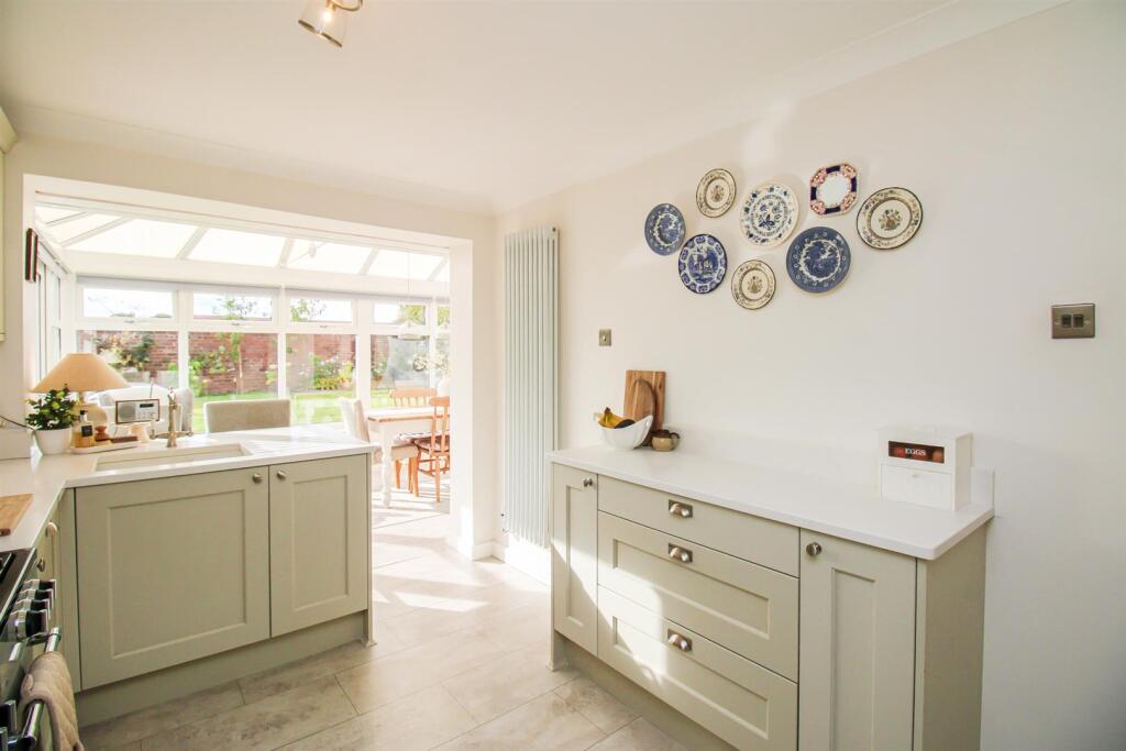 House in Wakefield, Featherstone - View 3