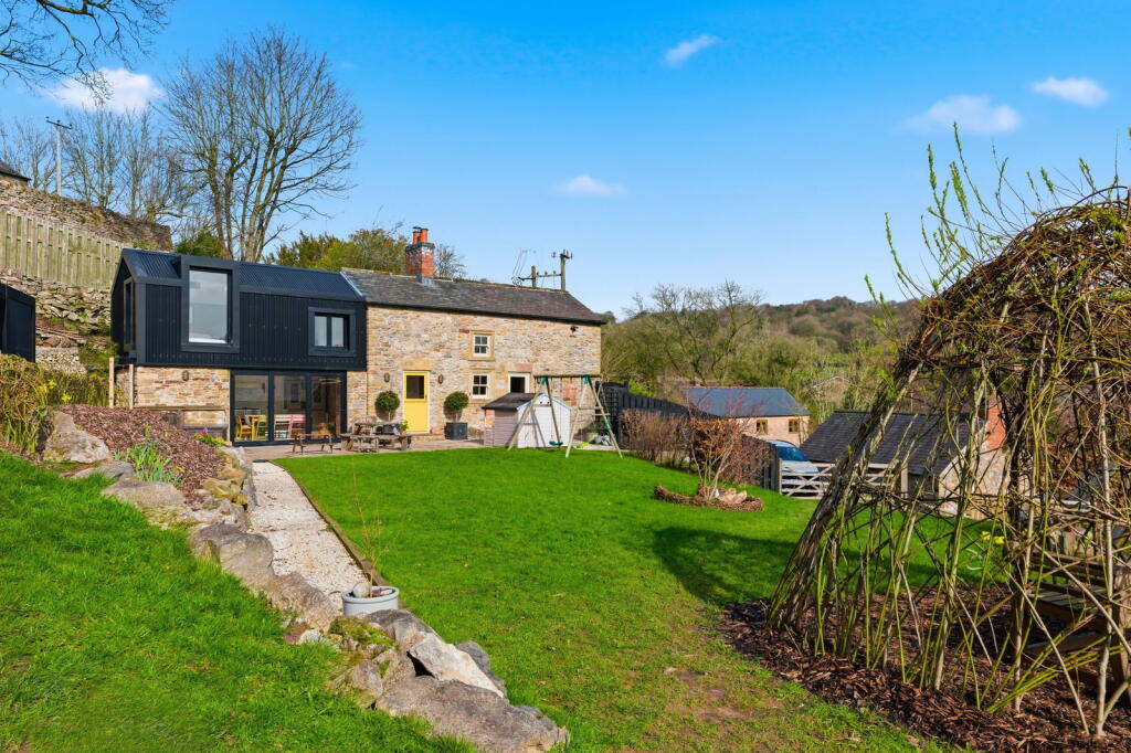 Main image of property: Jetting Street, Fallgate, Ashover.