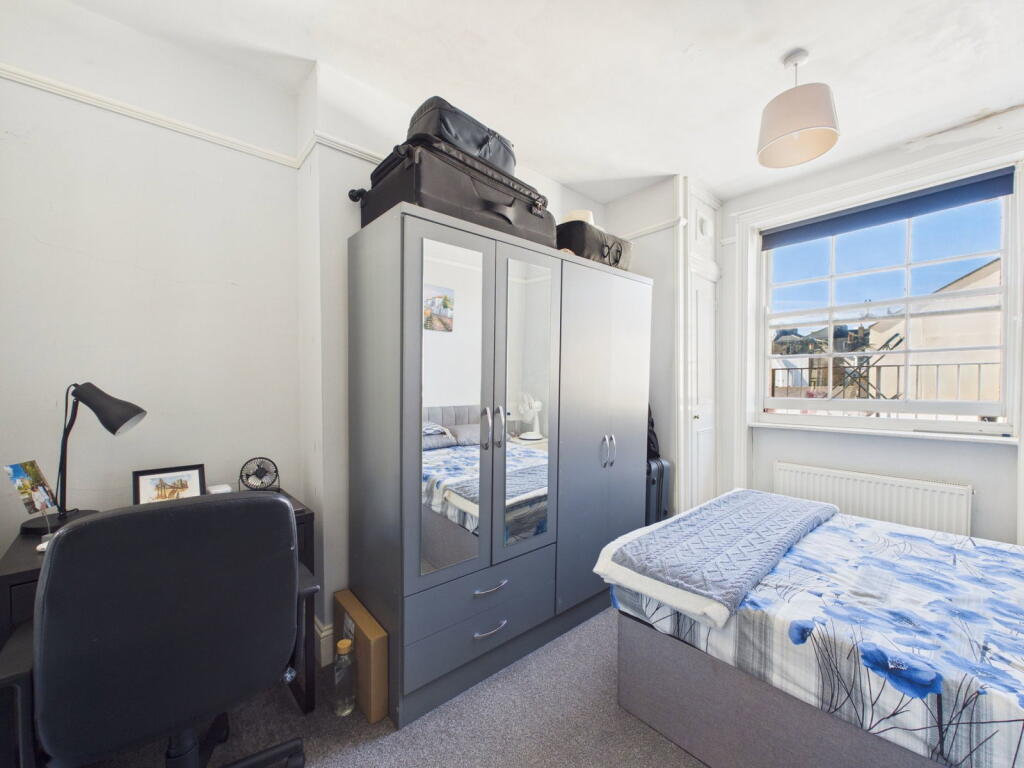 Apartment in Hove, Brunswick - View 3