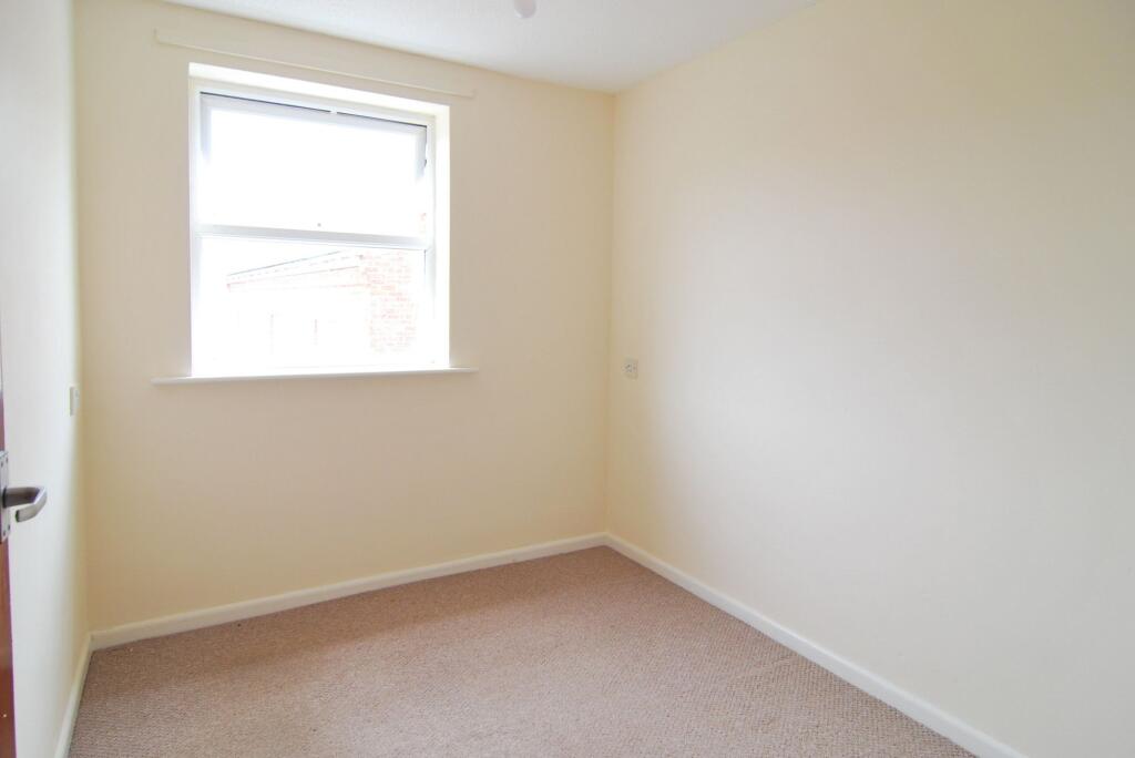 Apartment in Gloucester - View 5