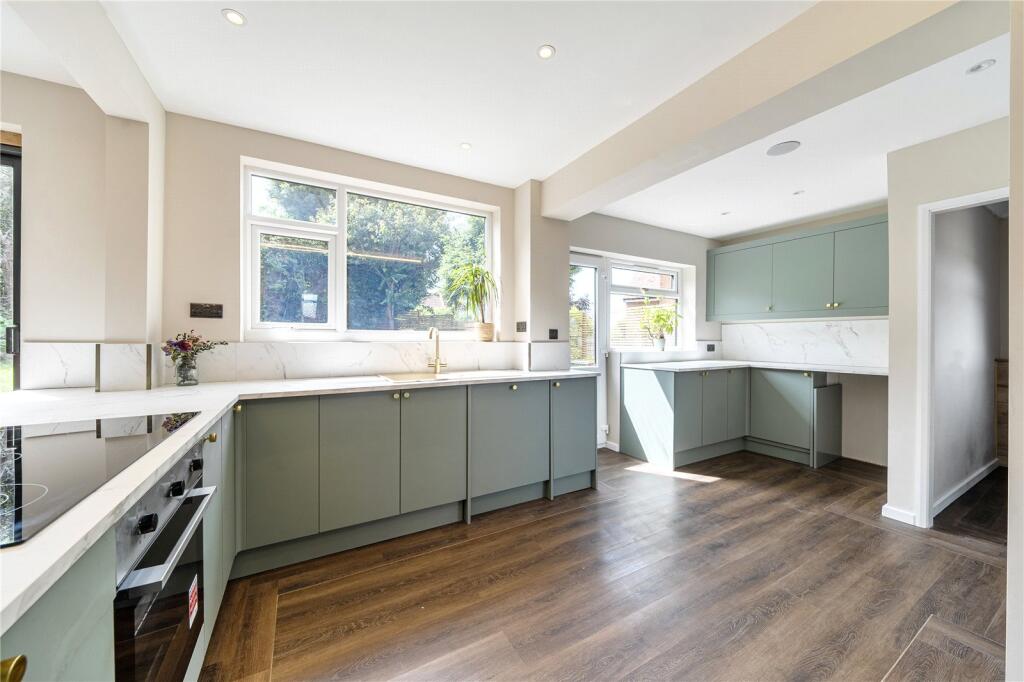 House in Gedling, Nottinghamshire - More