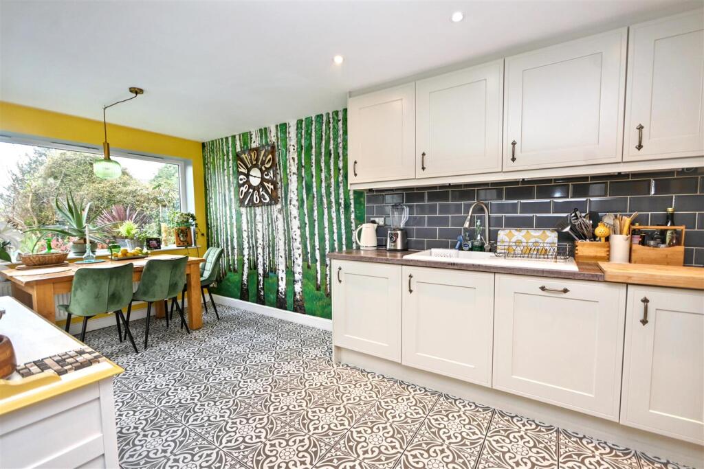 Willingdon Road, Eastbourne photo 3