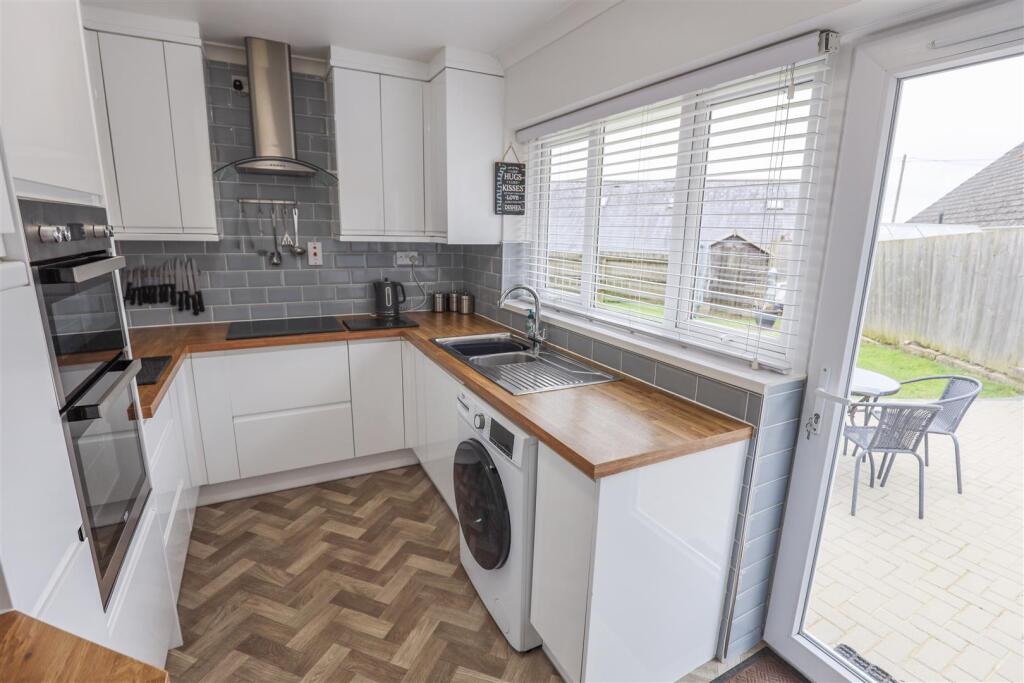 9 Church View, Llanblethian, Cowbridge, Vale of Glamorgan, CF71 7JJ photo 3