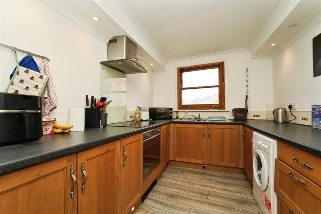 Apartment in Gloucester - View 5