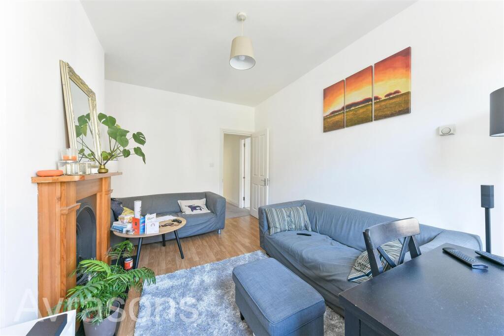 Apartment in London, Myatt's Fields, Oval - More