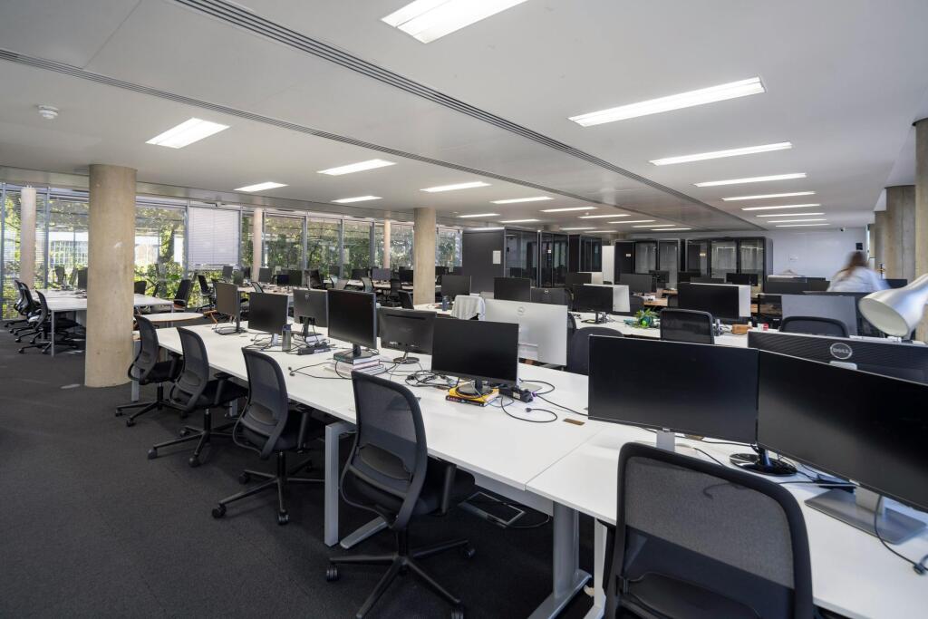 MC41765661LR.jpg