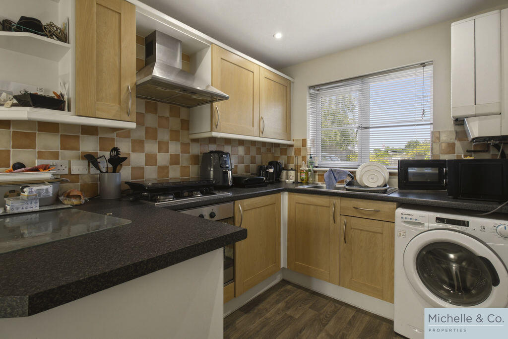 Jubilee Close, Stoke Heath, Bromsgrove photo 4