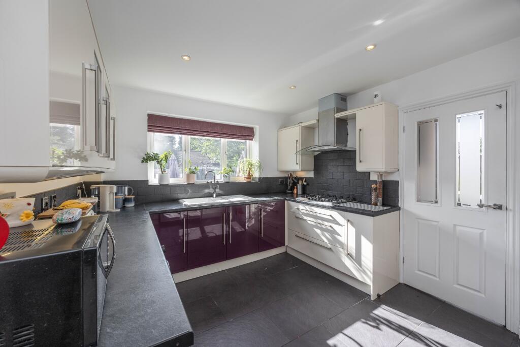 House in Wolverhampton, Ashmore Park - View 4