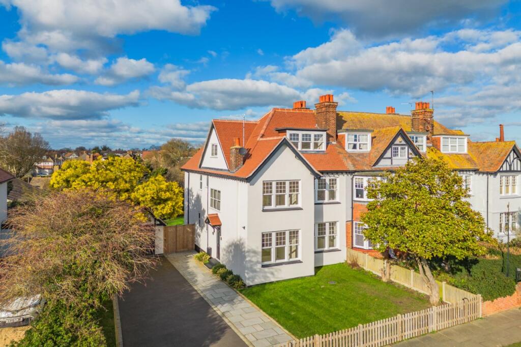 Main image of property: ASHLYNS ROAD, FRINTON-ON-SEA