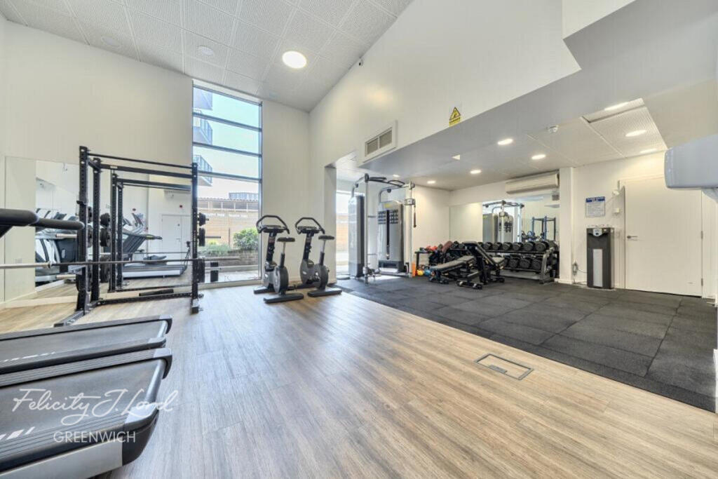 Apartment in London, Albury Court, Deptford - More