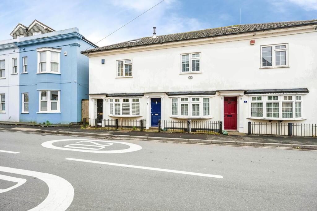 Main image of property: South Street, Hythe, Southampton, SO45