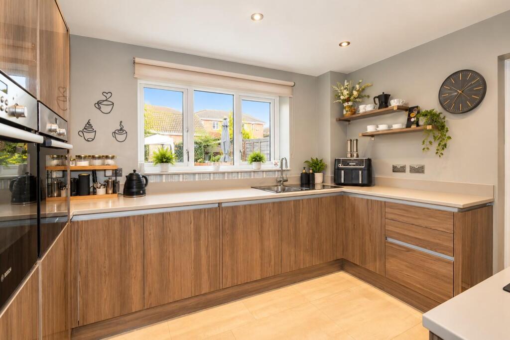 House in Wootton, Wootton Fields - More