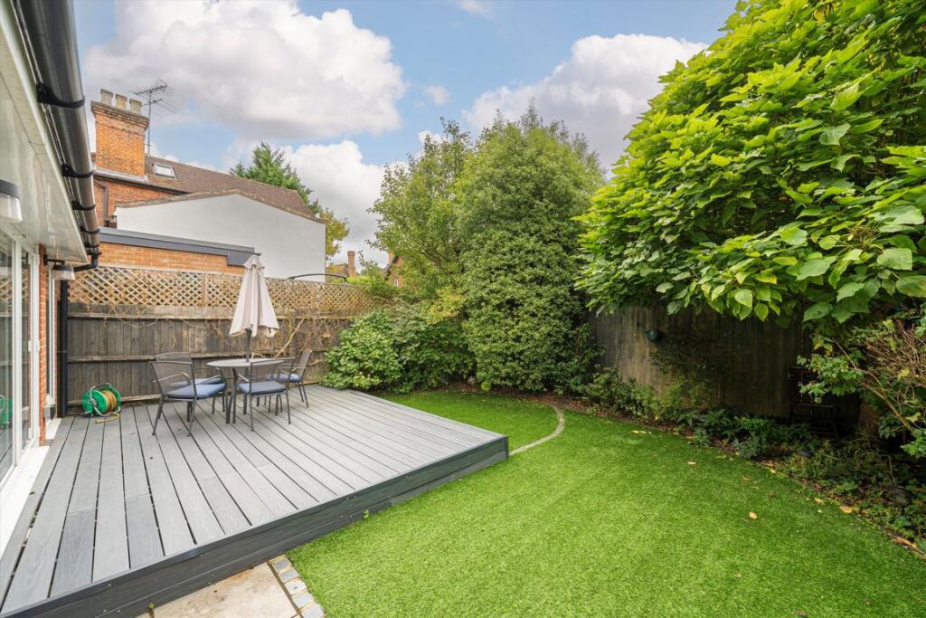 House in Weybridge - View 5