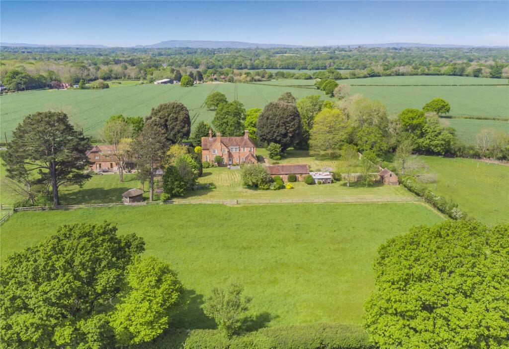 Vicarage Hill, Loxwood, Billingshurst, West Sussex, RH14 photo 4