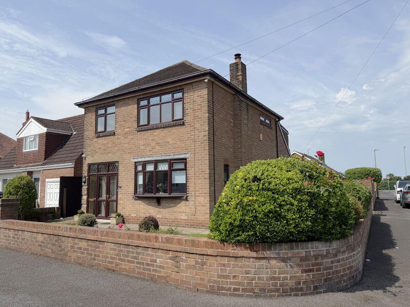 3-bed detached on The Ridgeway - Fleetwood - FY7 8AH, £325,000