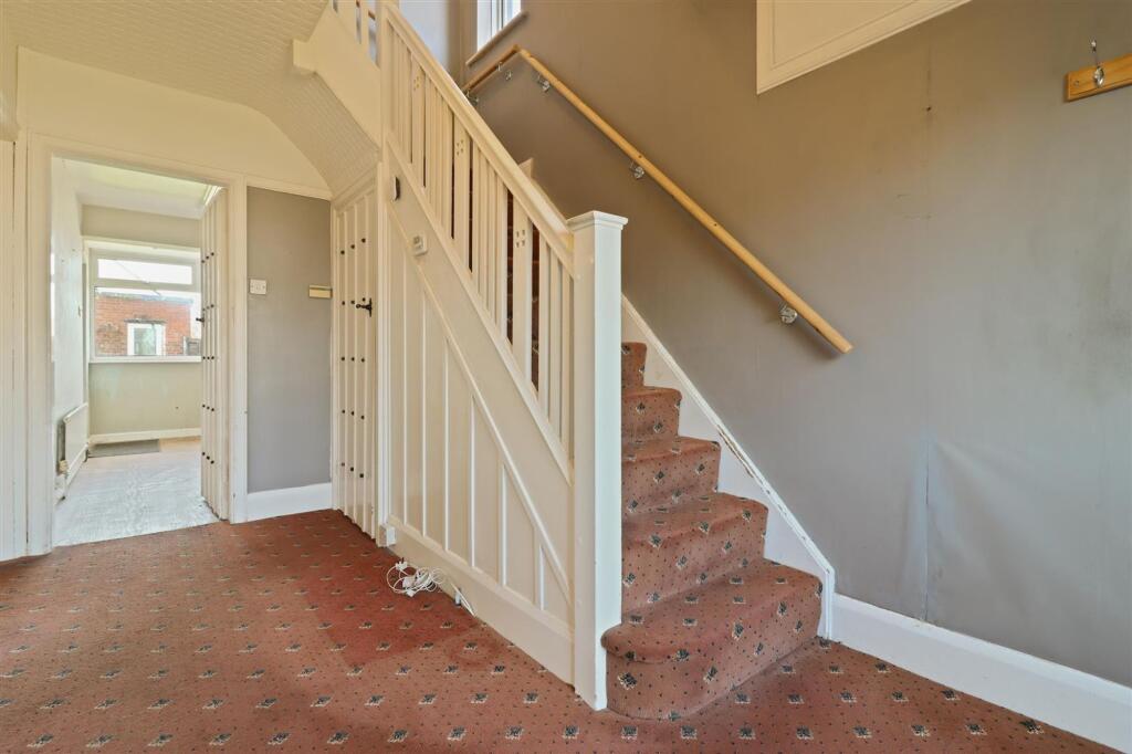 Storrs Road, Chesterfield, S40 photo 4