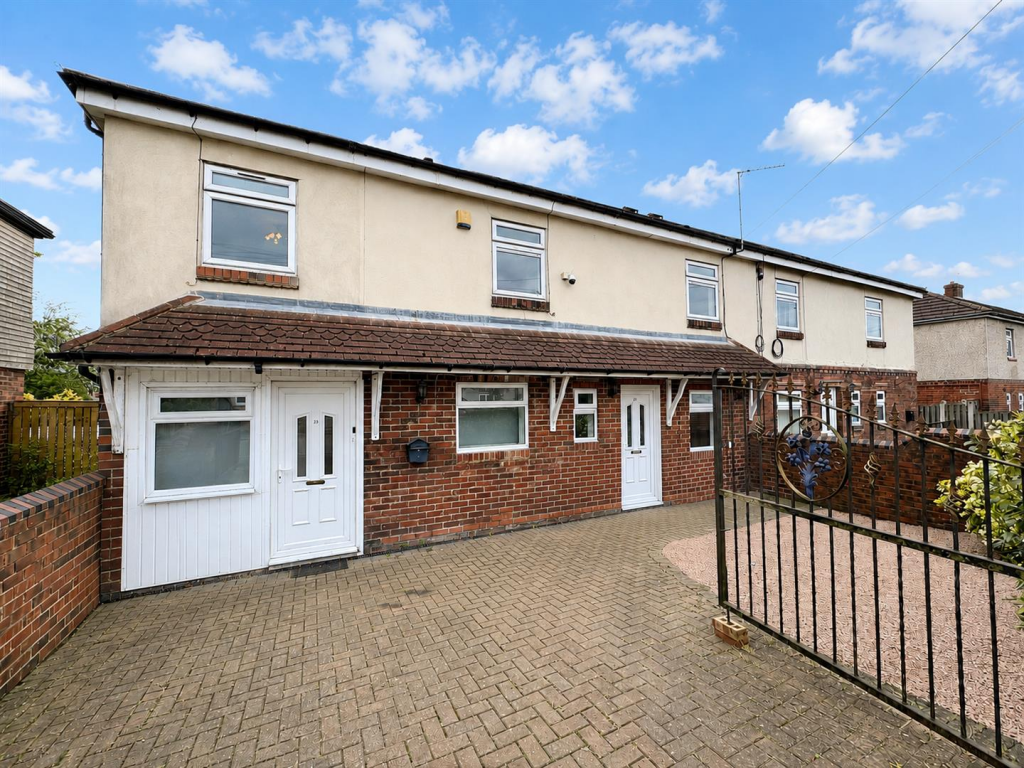 4-bed semi-detached on Ridings Avenue, Smithies, Barnsley S71 2AT, £215,000