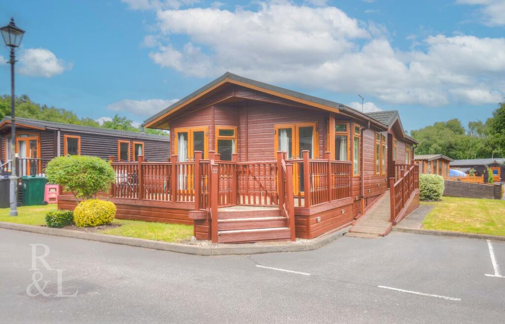 2-bed caravan on Swainswood Luxury Lodges, Park Road, Overseal, Swadlincote, £160,000