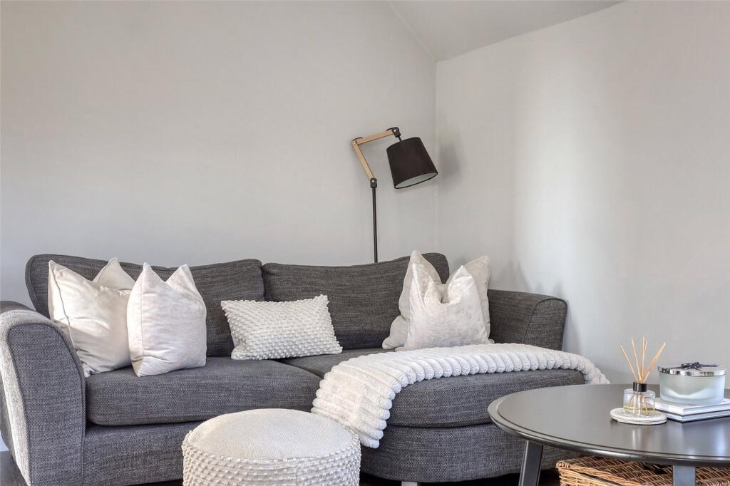 Headingley Close, Pitsea, SS13 photo 3