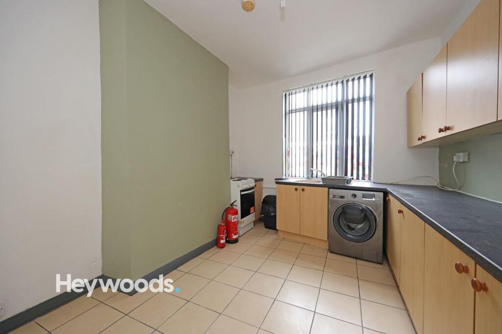 Apartment in Stoke-on-Trent - More