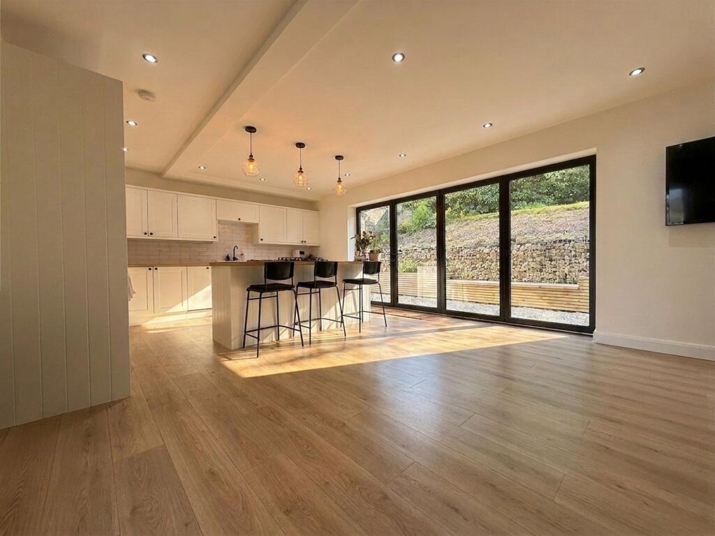 Forest Road, Huddersfield, HD5 photo 3