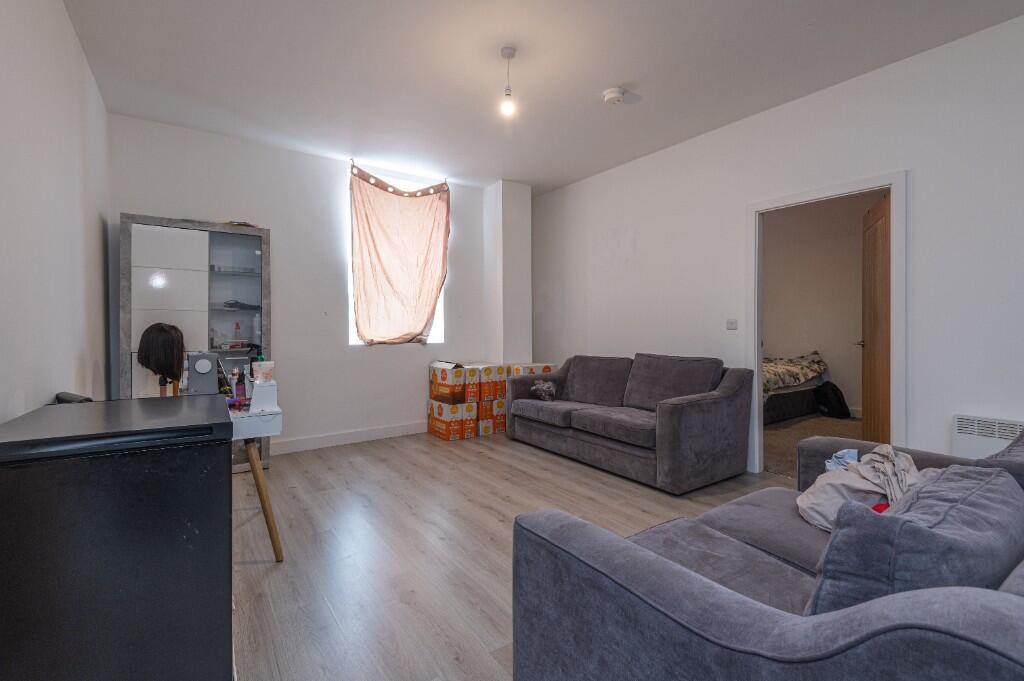 Apartment in Leeds, West Yorkshire - View 4