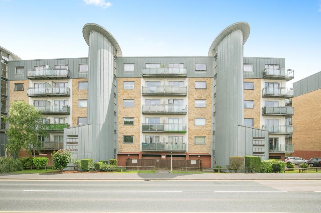 2-bed flat on Wherstead Road, Ipswich, IP2, £85,000