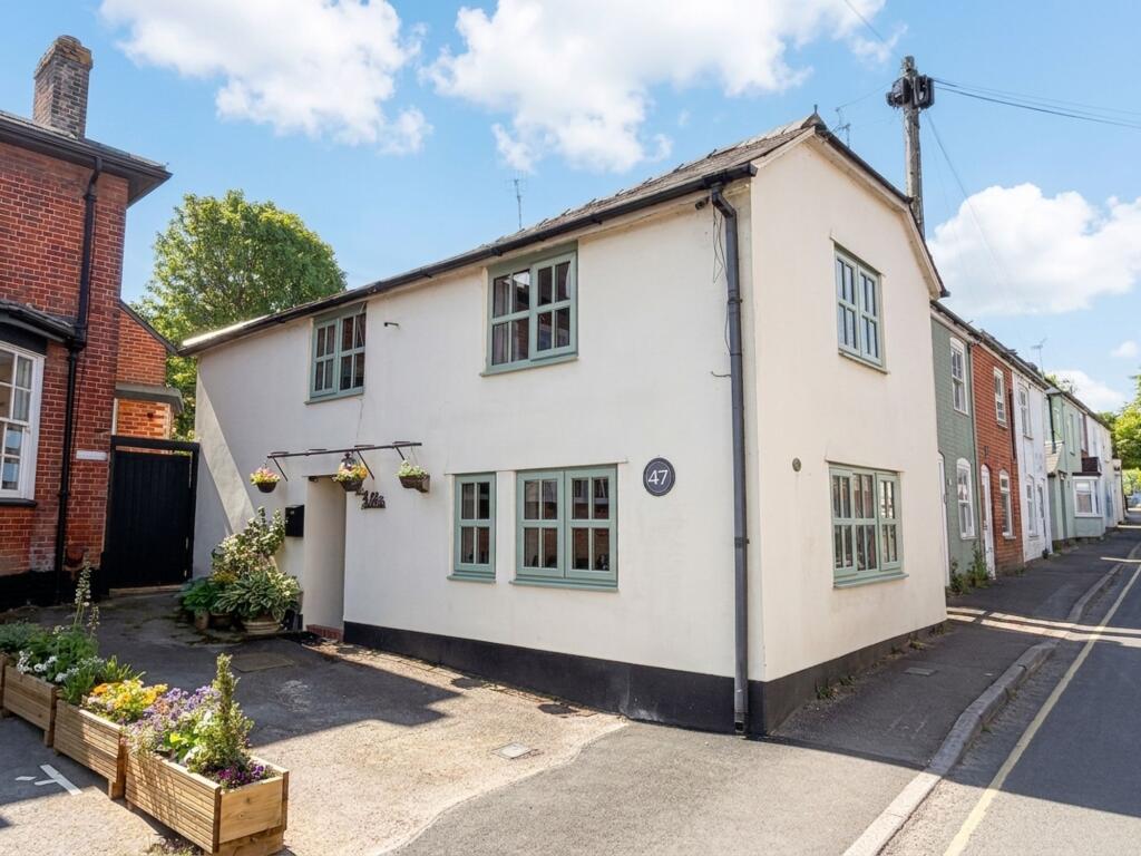 Main image of property: South Street, Hythe, SO45