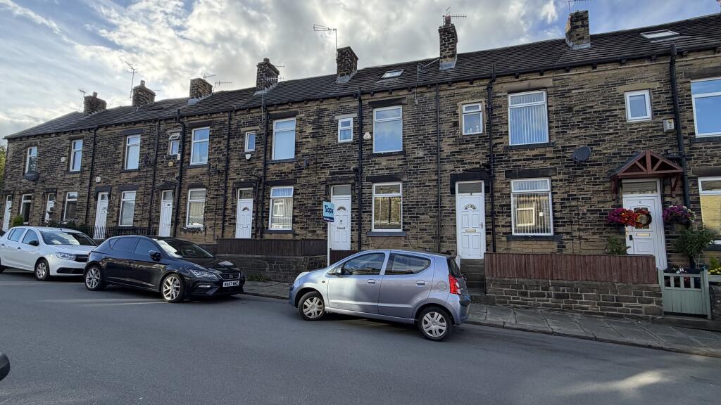 House in Bradford, West Yorkshire - View 3
