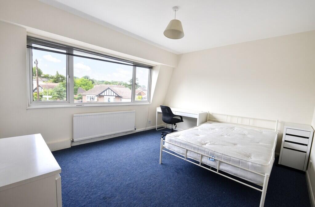 House in Twickenham - More