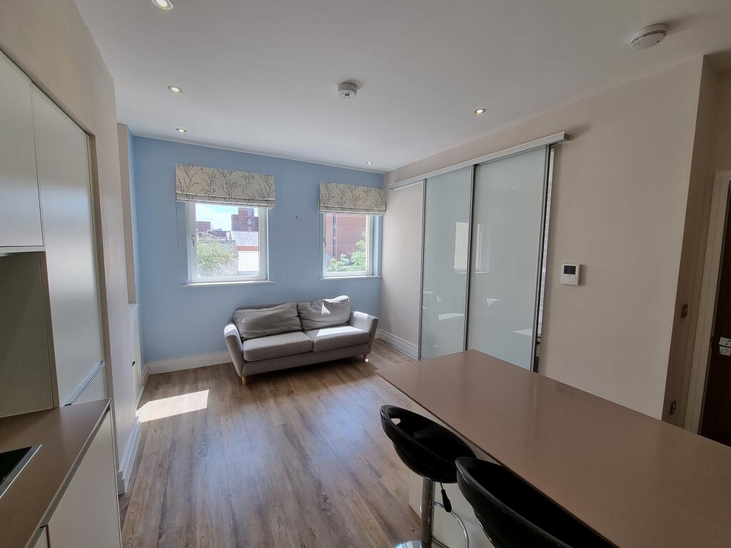 Apartment in Warwick, Royal Leamington Spa - View 3