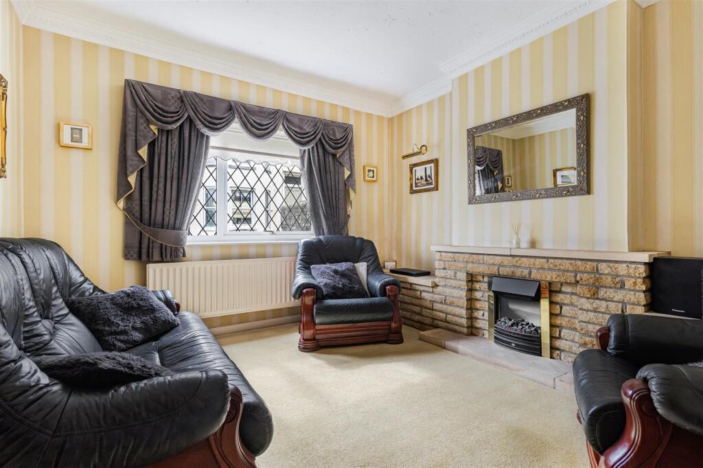 House in Newmarket - View 2