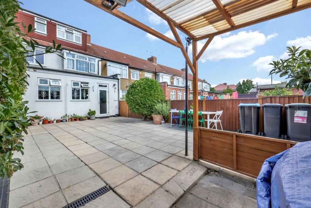 House in London - View 4