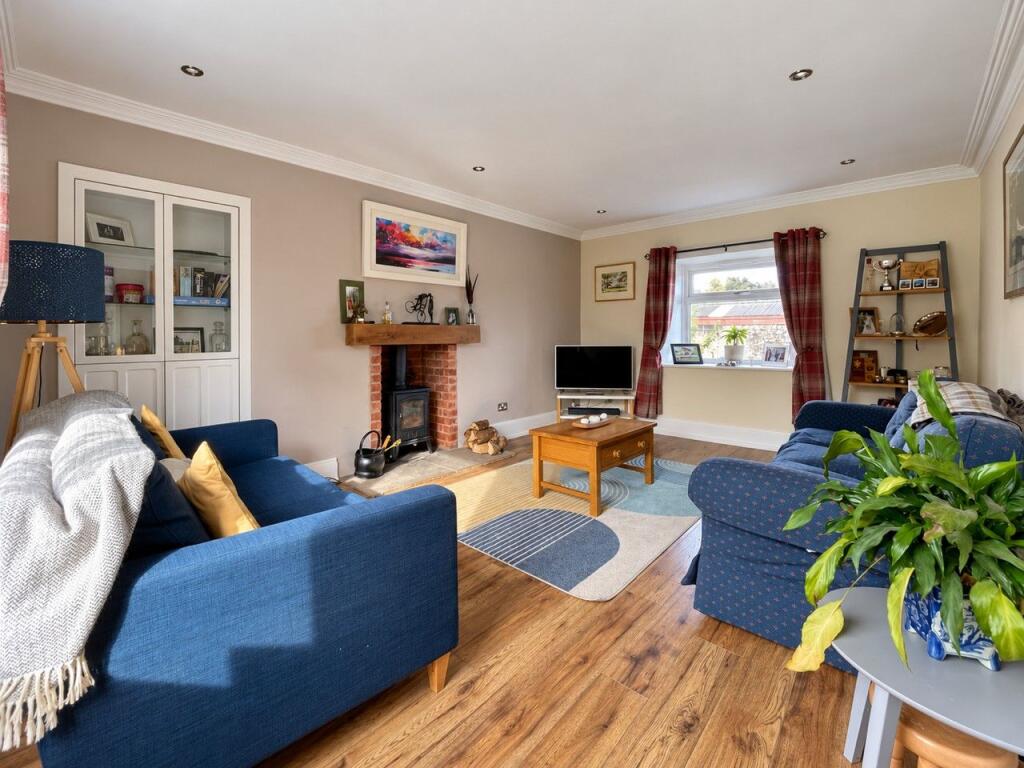 House in Kirkcaldy, Perth and Kinross - View 3