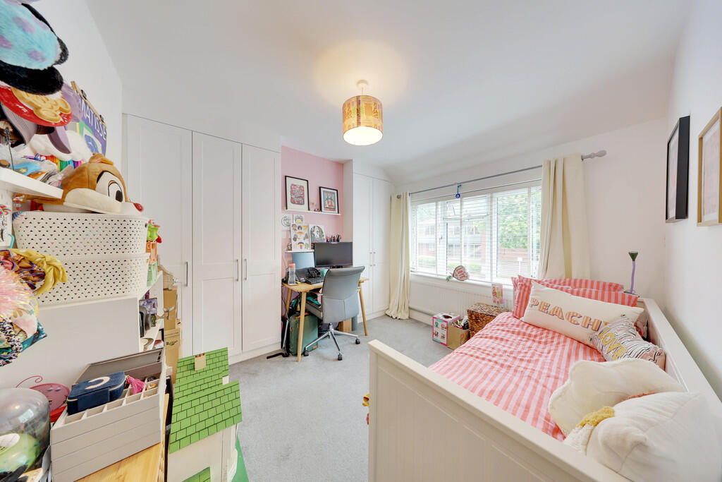 House in London, Broom Hill, Goddington - View 5