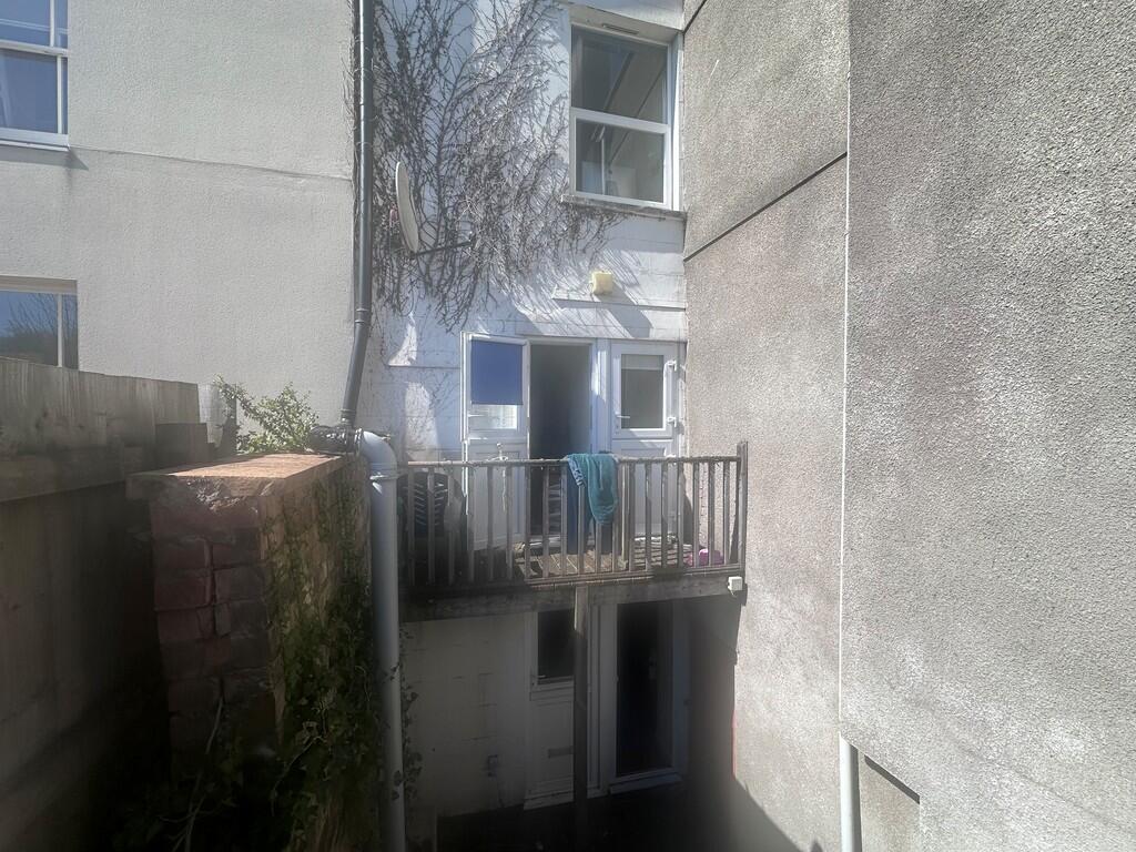 5 bedroom maisonette for rent