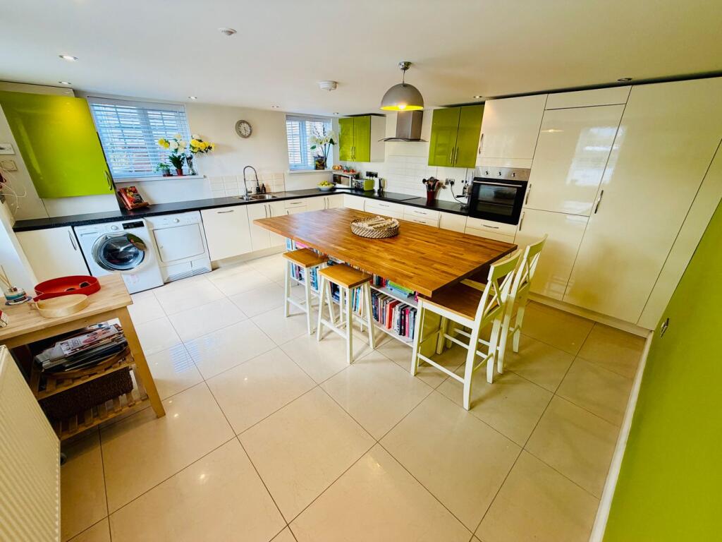 House in Horeb, Troedyraur - More