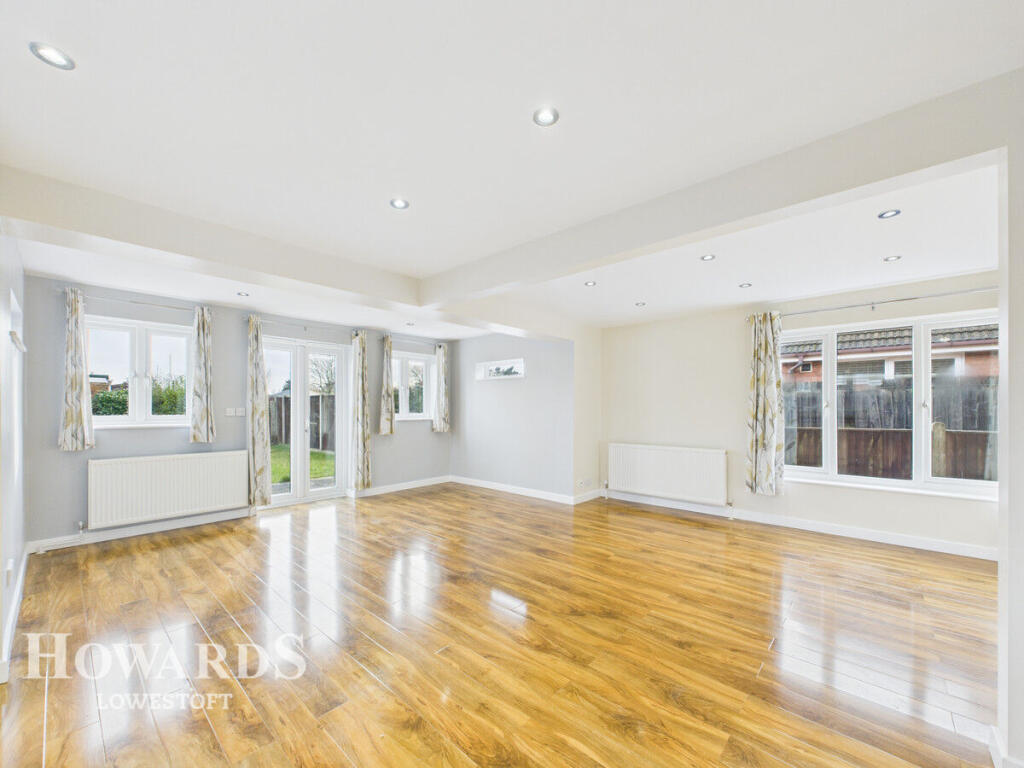 3-bed bungalow on Clover Way, Gunton, £290,000