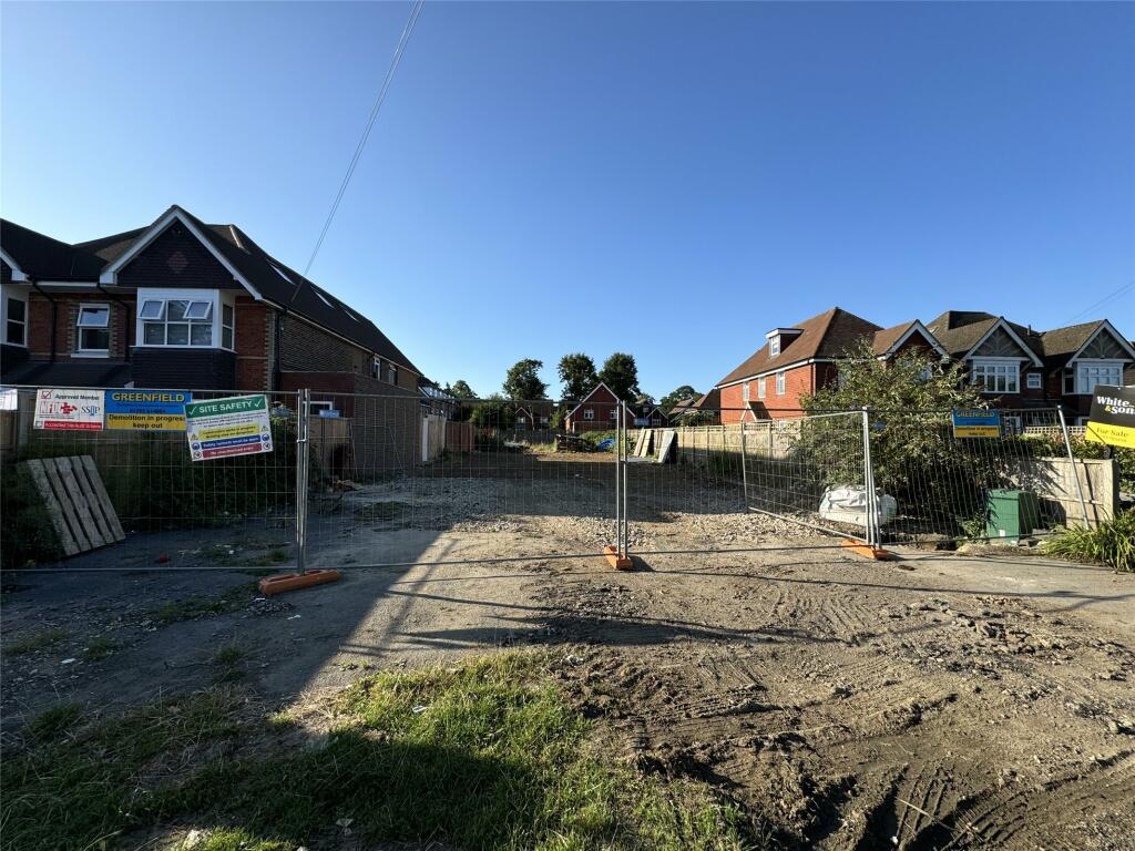 Church Road, Horley, Surrey, RH6 photo 2