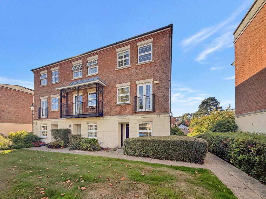 3-bed terraced on Tower Place, Warlingham, CR6 9PW, £600,000