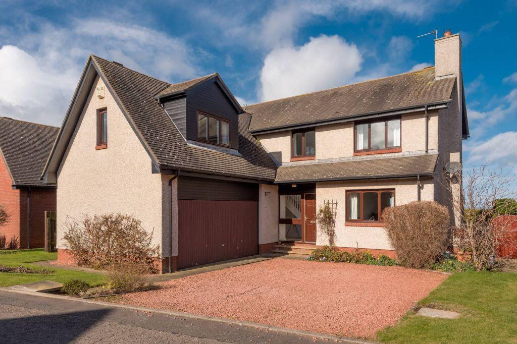 Main image of property: 2 Glasclune Gardens, North Berwick, East Lothian, EH39 4RB