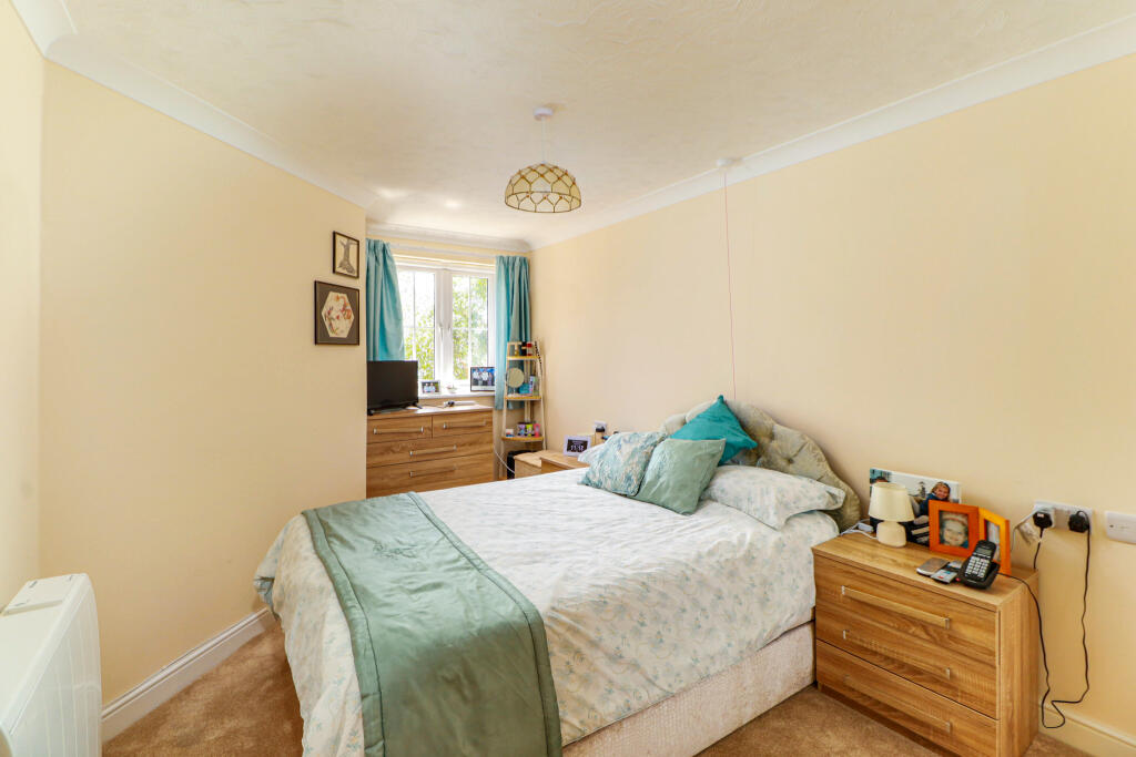 Queens Crescent, Southsea - View 5