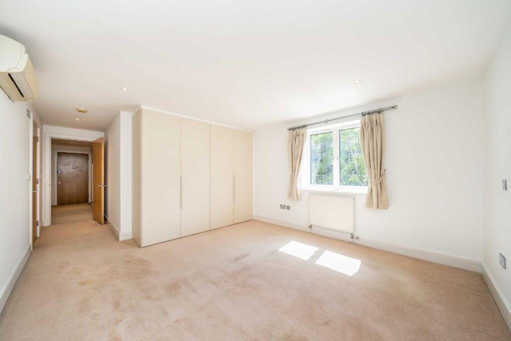 Apartment in London - More