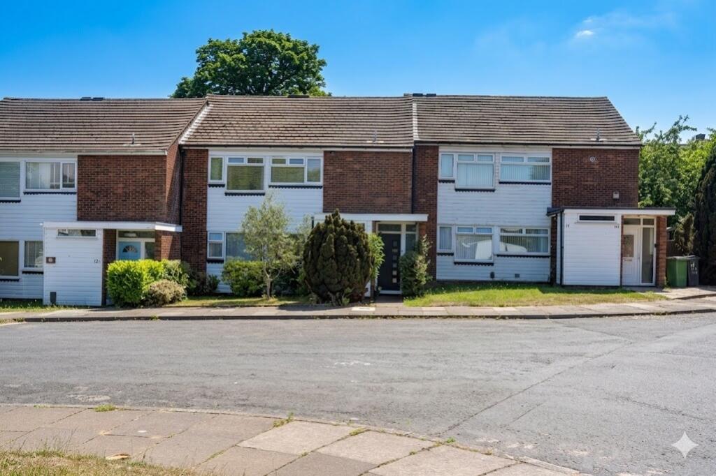 2-bed flat on Mapleton Close, Bromley, £350,000