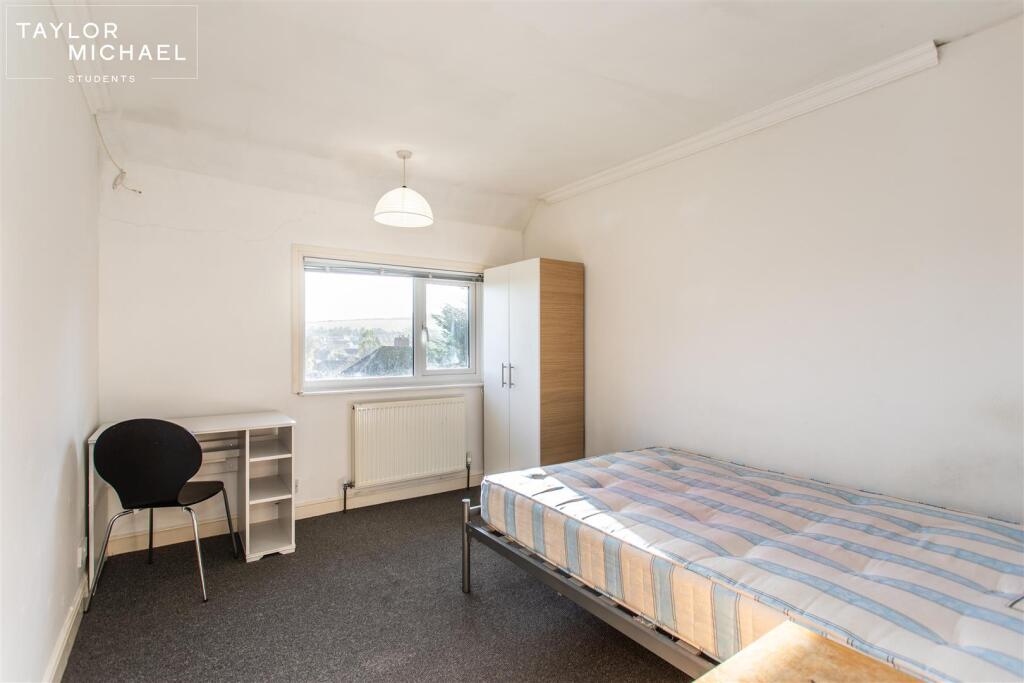 6 bedroom terraced house for rent